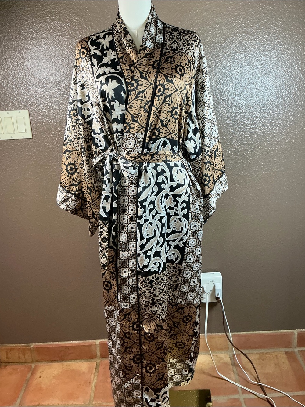 Natori Women’s Small Silky Satin Kimono Robe Paisley Floral Black Gold Belted - Picture 2 of 14